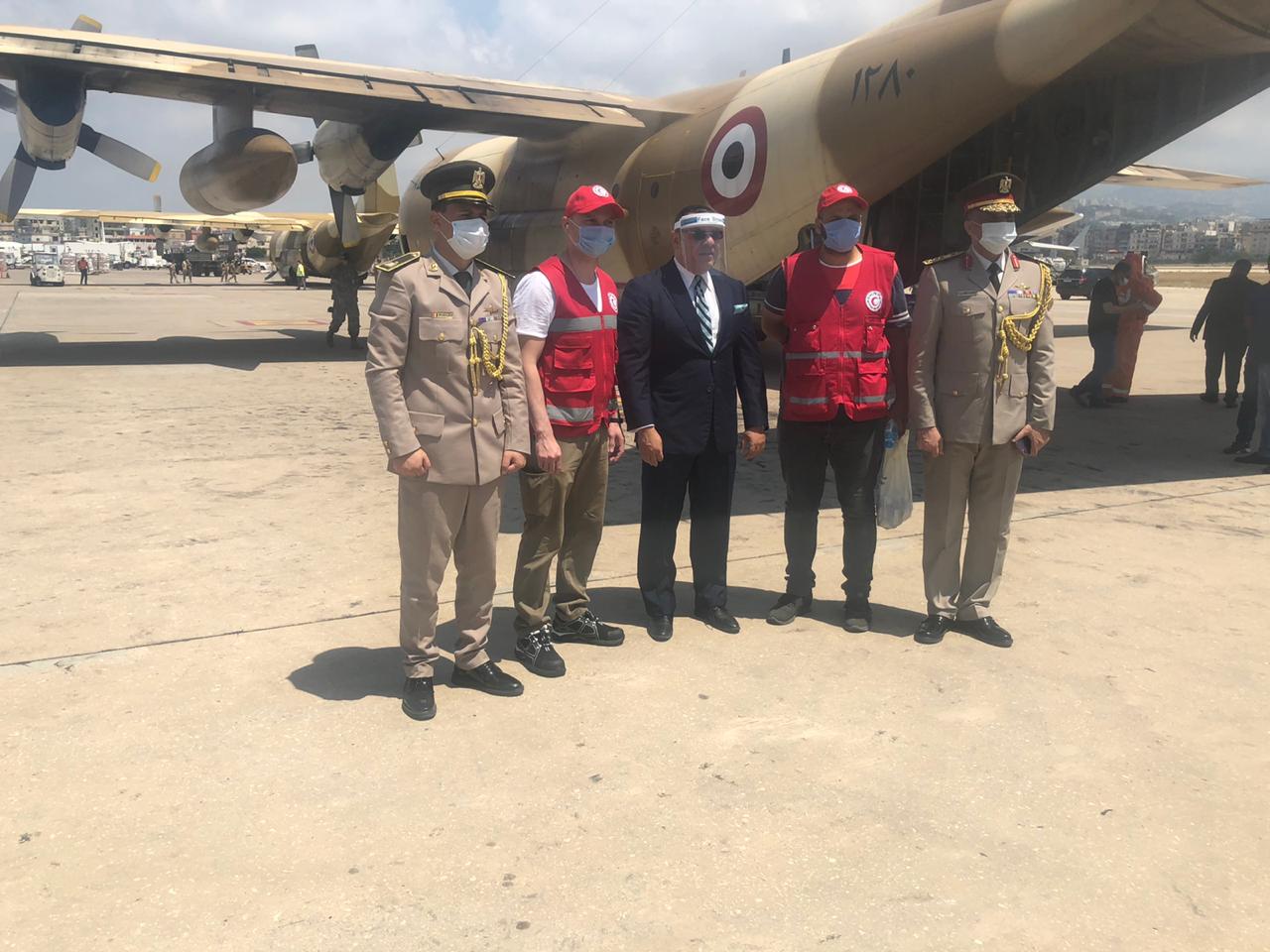 Egyptian ambassador to Beirut Yasser Elwi (middle)