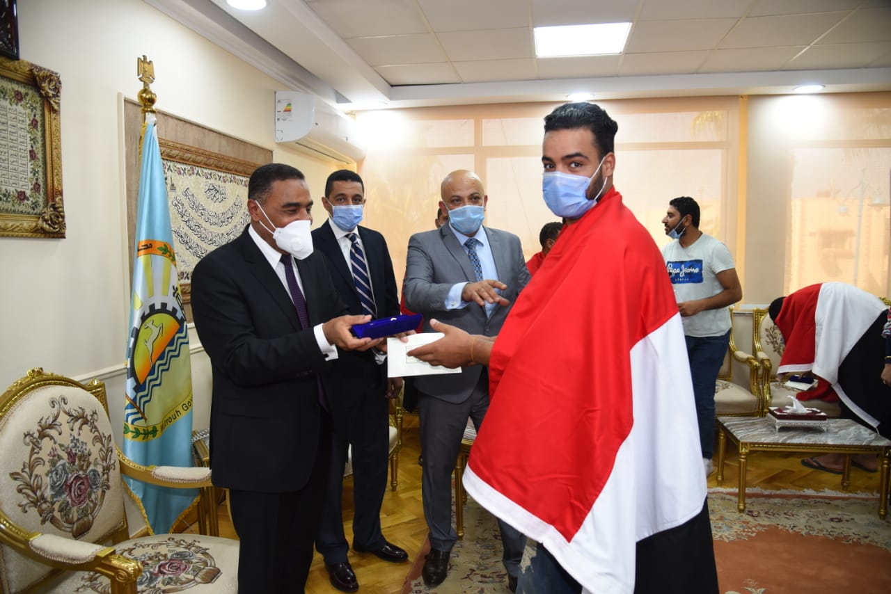 6 Egyptians kidnapped by human trafficking elements in Libya return home - Press Photo