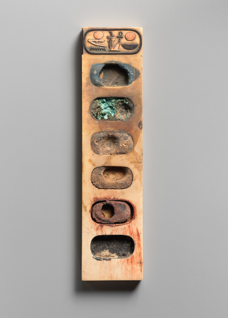 Ancient Egyptian palette - ET 