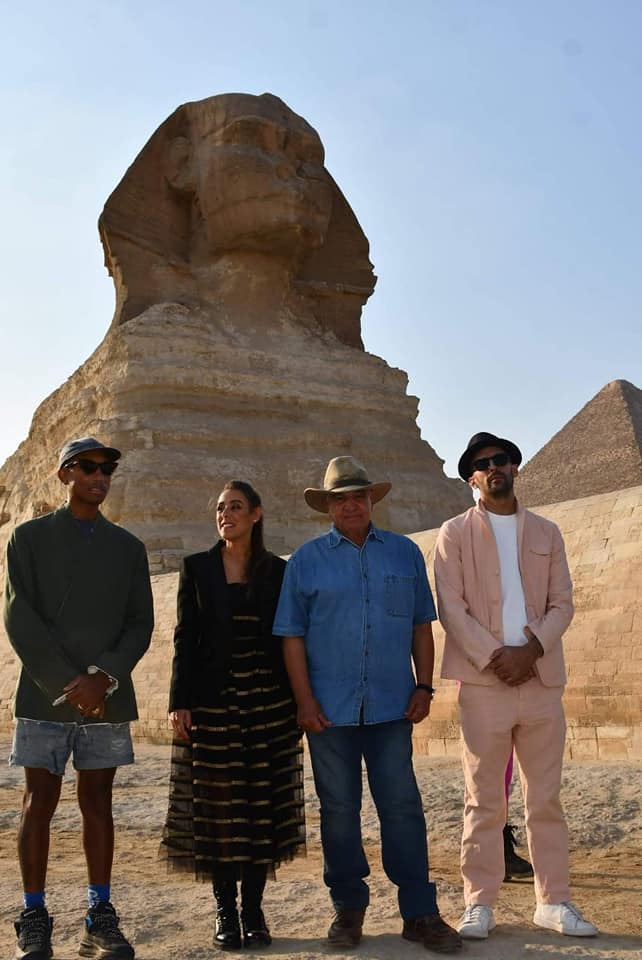 Hawass with the international stars - ET
