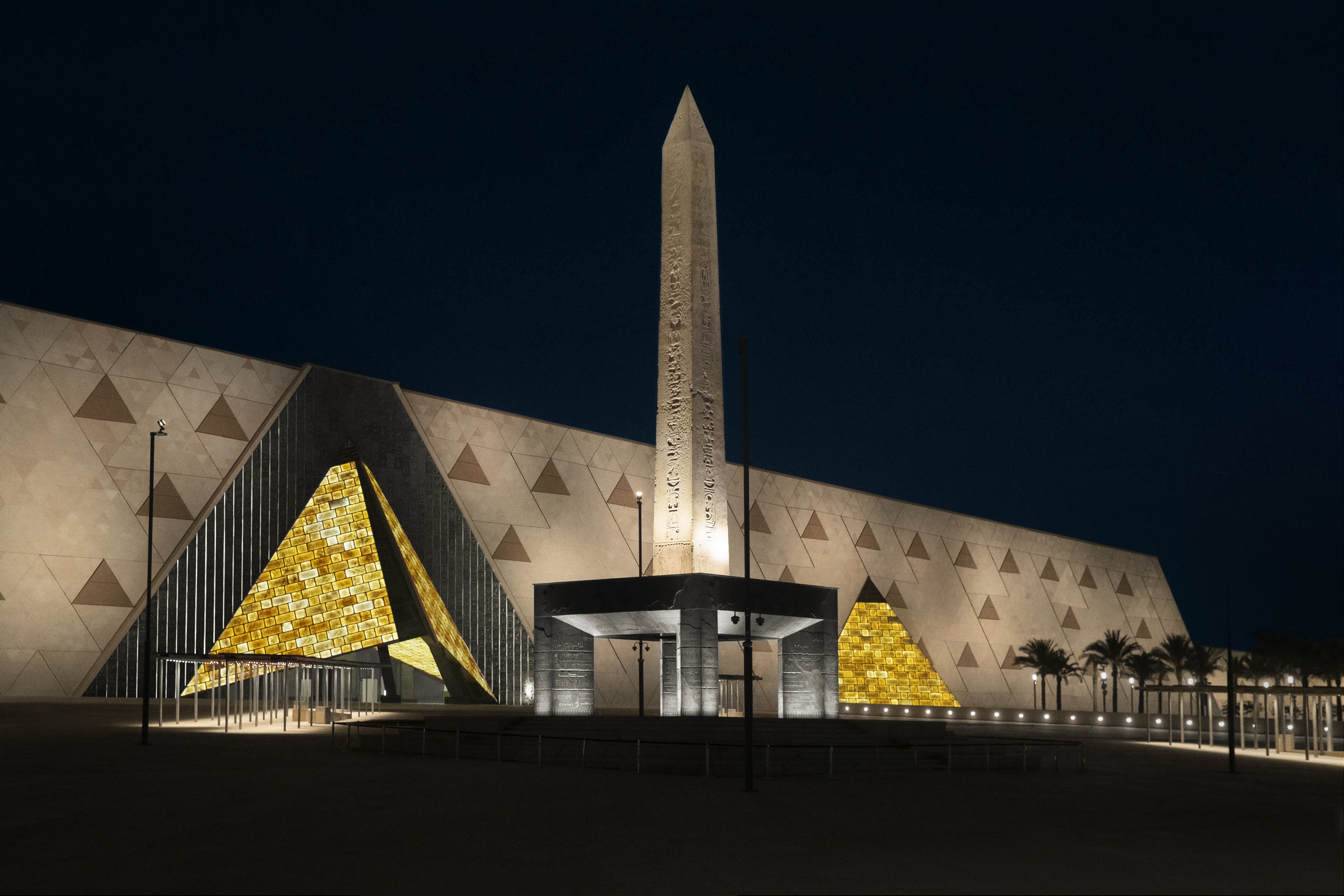 DIOR MEN - FALL 2023 - DIOR TEARS CAPSULE - Scenography © Alessandro Garofalo & Grand Egyptian Museum12-min