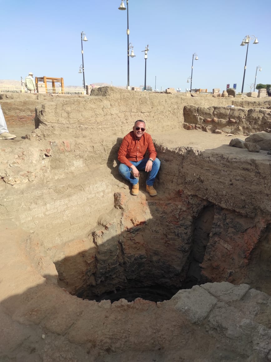 Waziri at the excavations site in Luxor - Press photo
