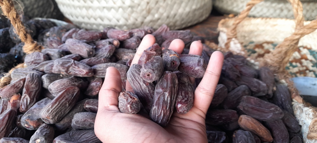 210837-البلح-الاسوانى