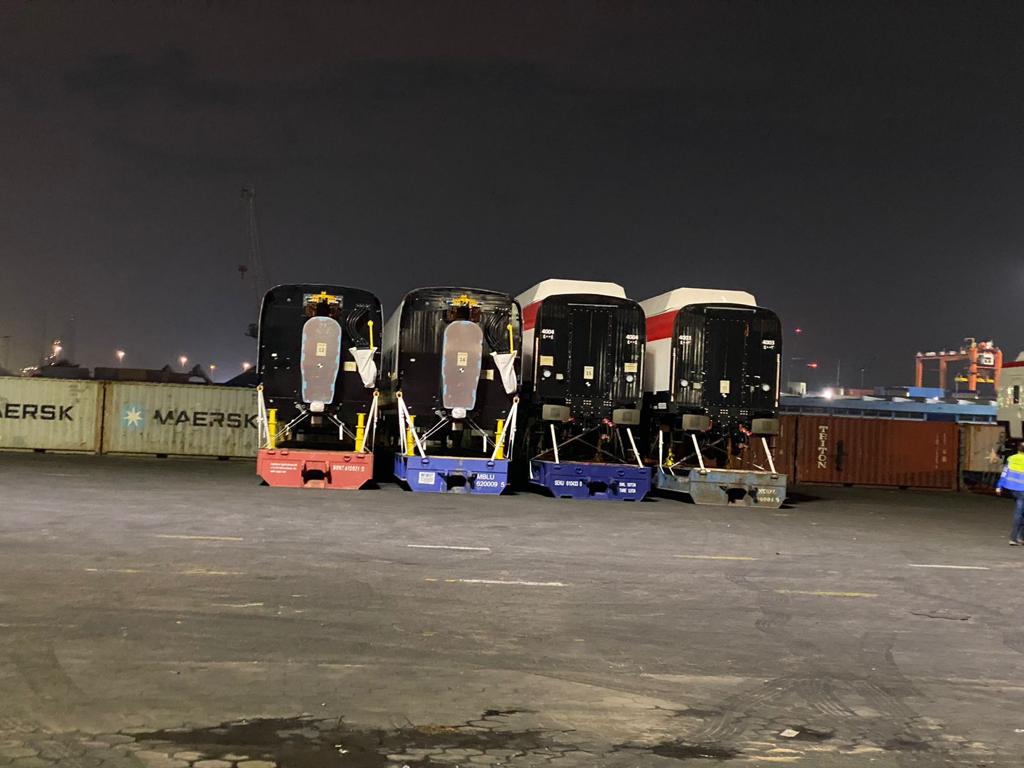 80628-وصول-القطار-الثالث-والرابع-من-قطارات-تالجو-الفاخرة