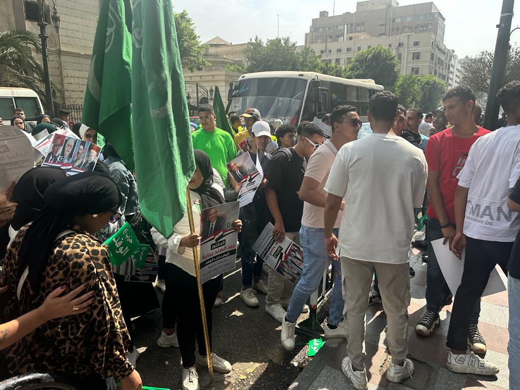 146010-هتافات-وأعلام-الوفد-تدعم-عبد-السند-يمامة--(4)