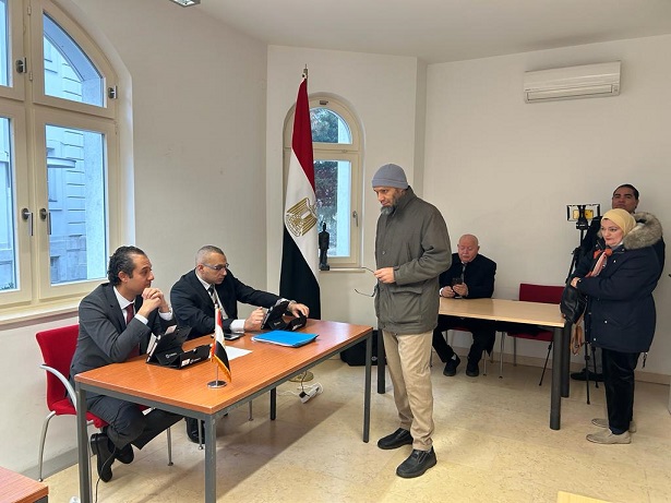 93474-تجمع-أبناء-الجالية-المصرية-بالأردن-للتصويت-بالانتخابات-الرئاسية-(2)