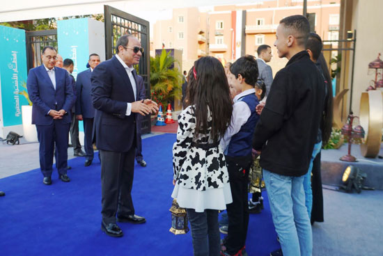 55421-السيسى-بمعرض-الاسر-المنتجة-(1)