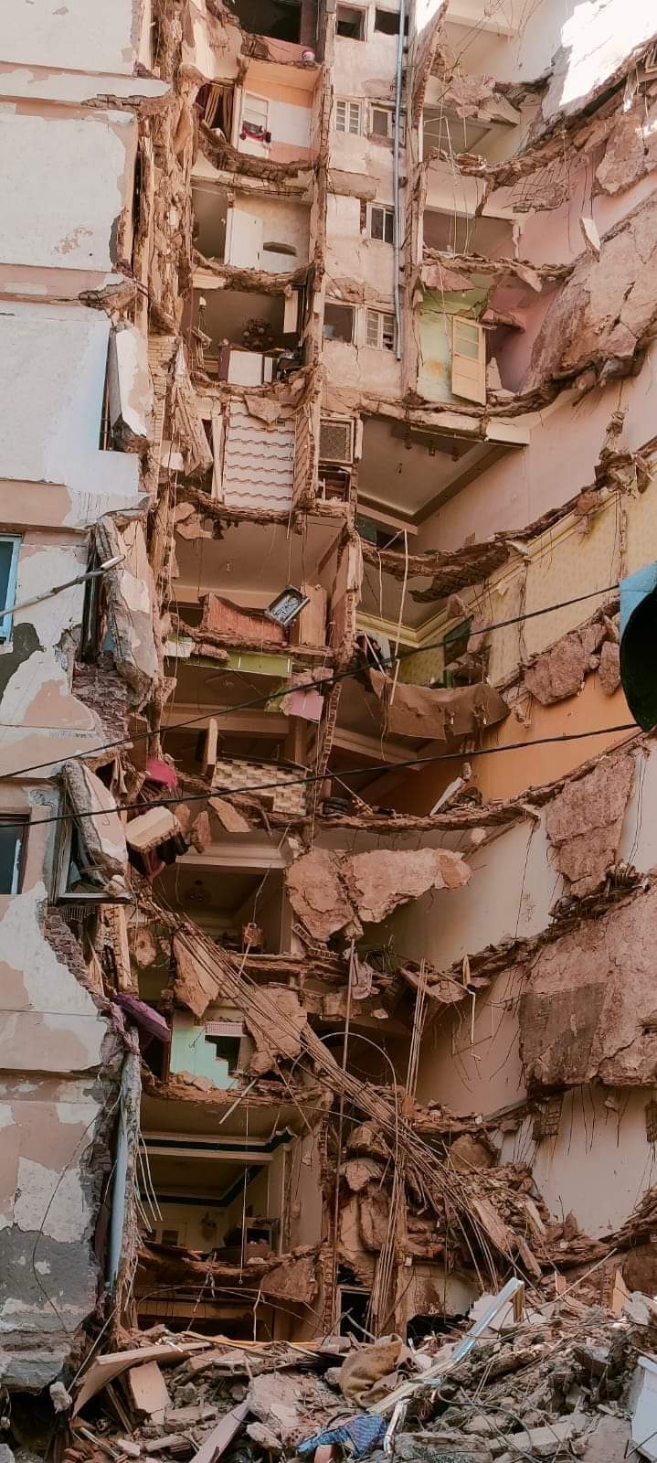 190666-صورة-العقار-المنهار-في-الاسكندرية