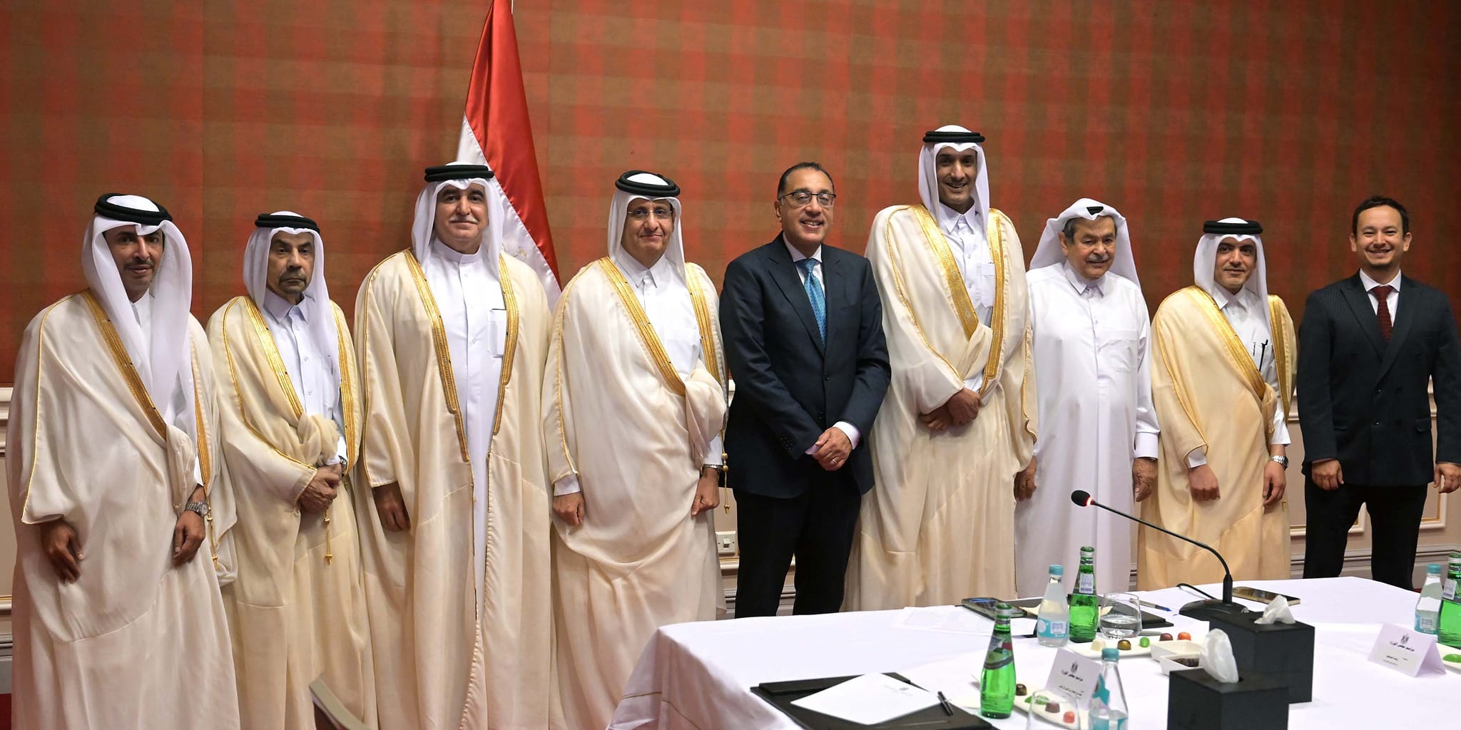 Egypt PM and Qatari investors 2 Egypt PM and Qatari investors 2