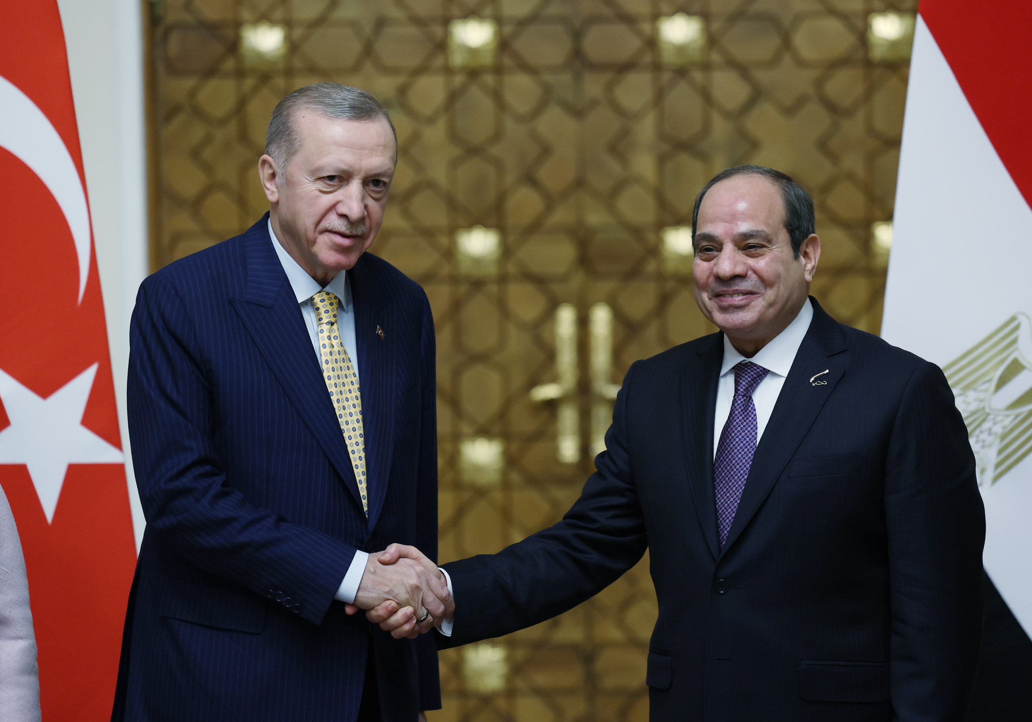 Sisi shakes hands with Erdogan in Cairo Sisi shakes hands with Erdogan in Cairo