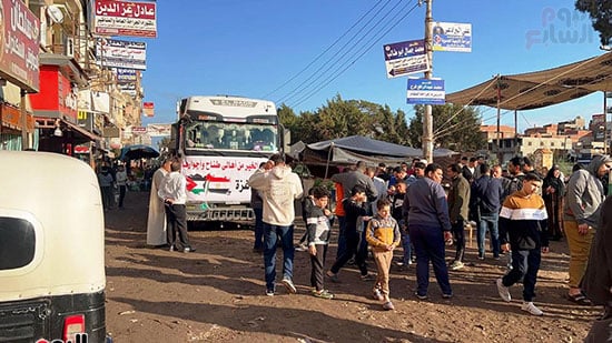 73217-الاهالي-رفقة-القافله-في-القرية 73217-الاهالي-رفقة-القافله-في-القرية