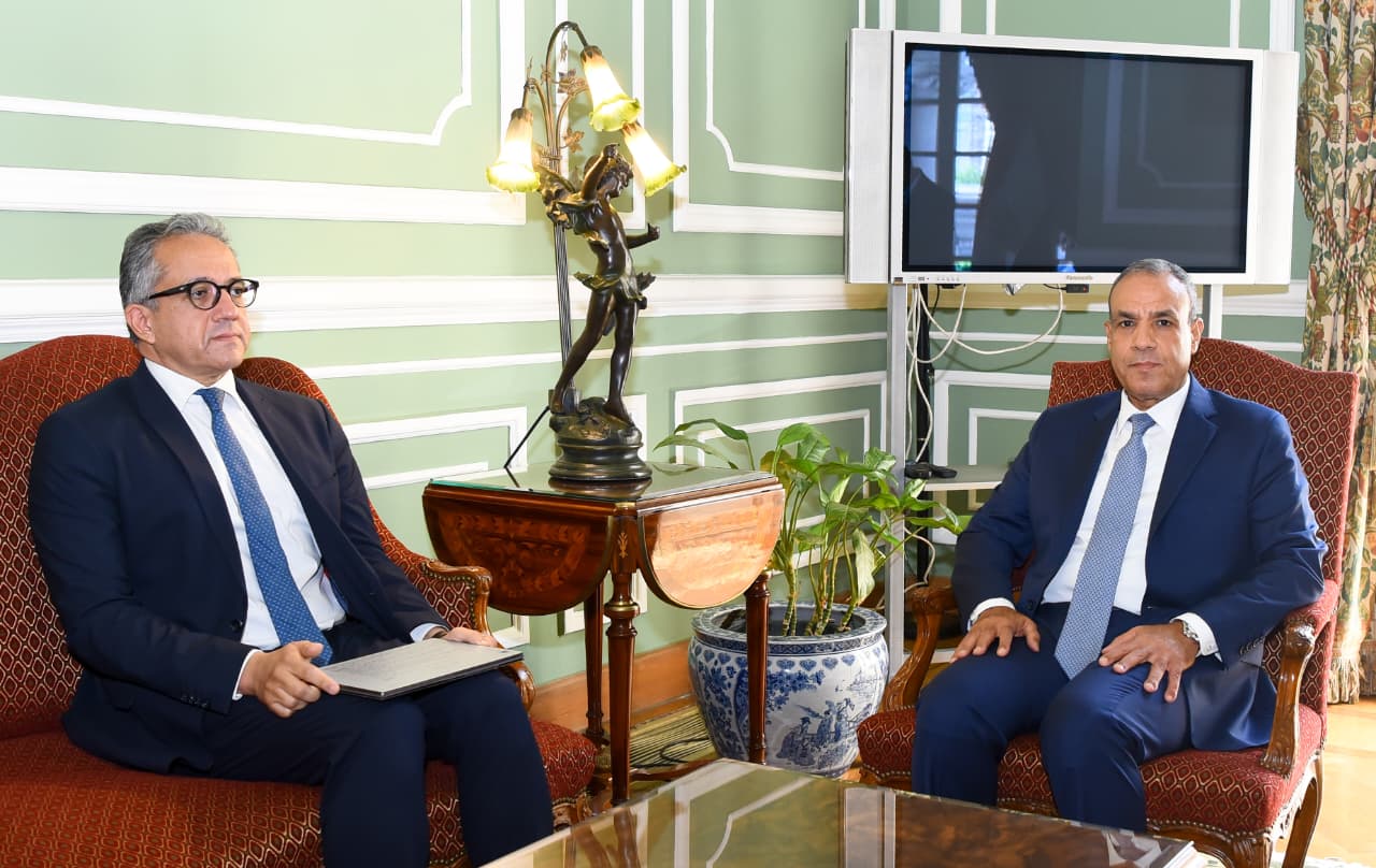 Foreign minister Badr Abdelatty receives UNESCO candidate Khaled El Enany