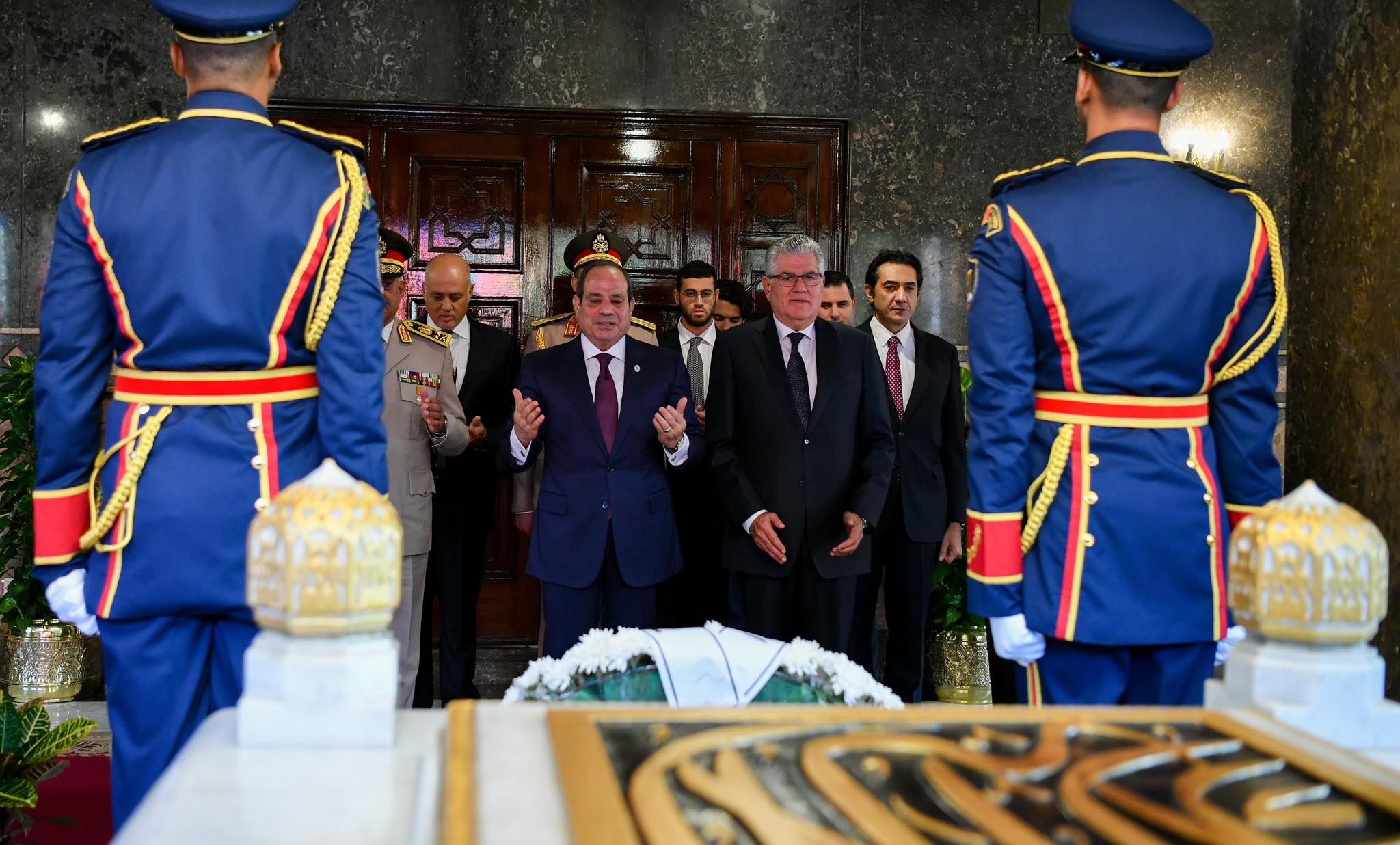 Sisi lays wreaths at the Unknown Soldier memorial and the tombs of late Presidents Sadat and Nasser 3
