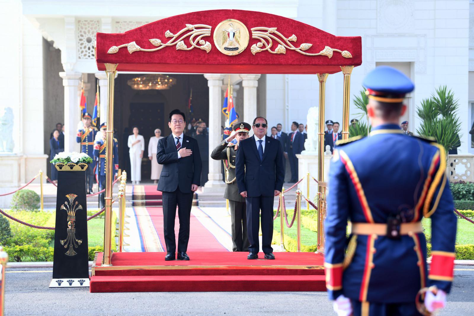 President Abdel Fattah El Sisi receives his South Korean counterpart