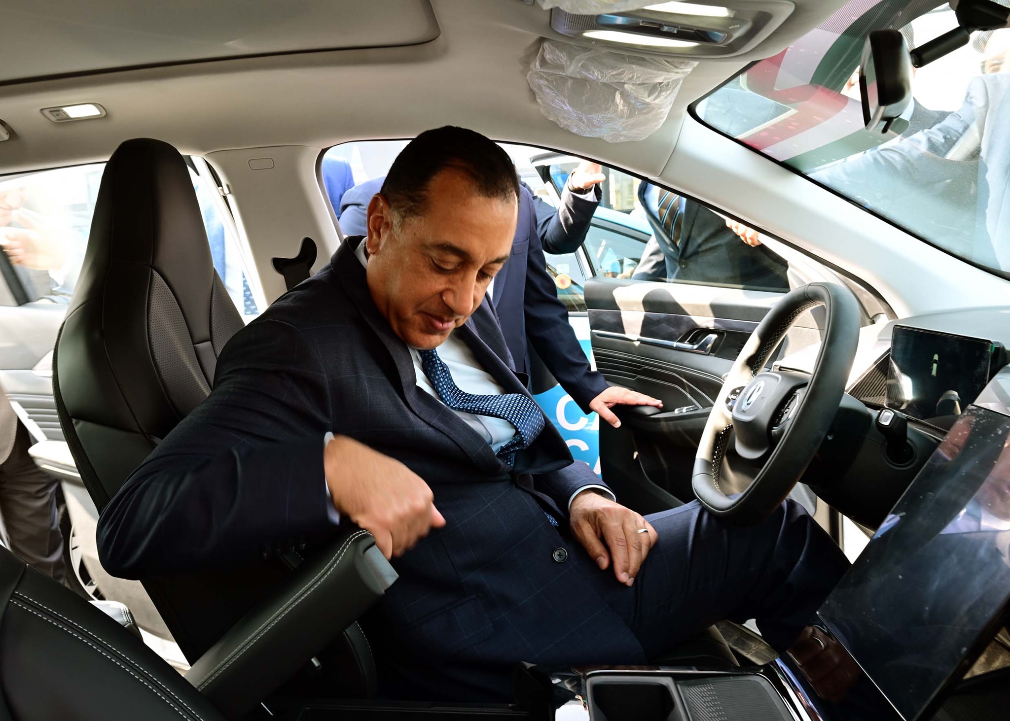 Egyptian prime minister checks amphibious bus and locally manufactured transport models at TransMEA 2