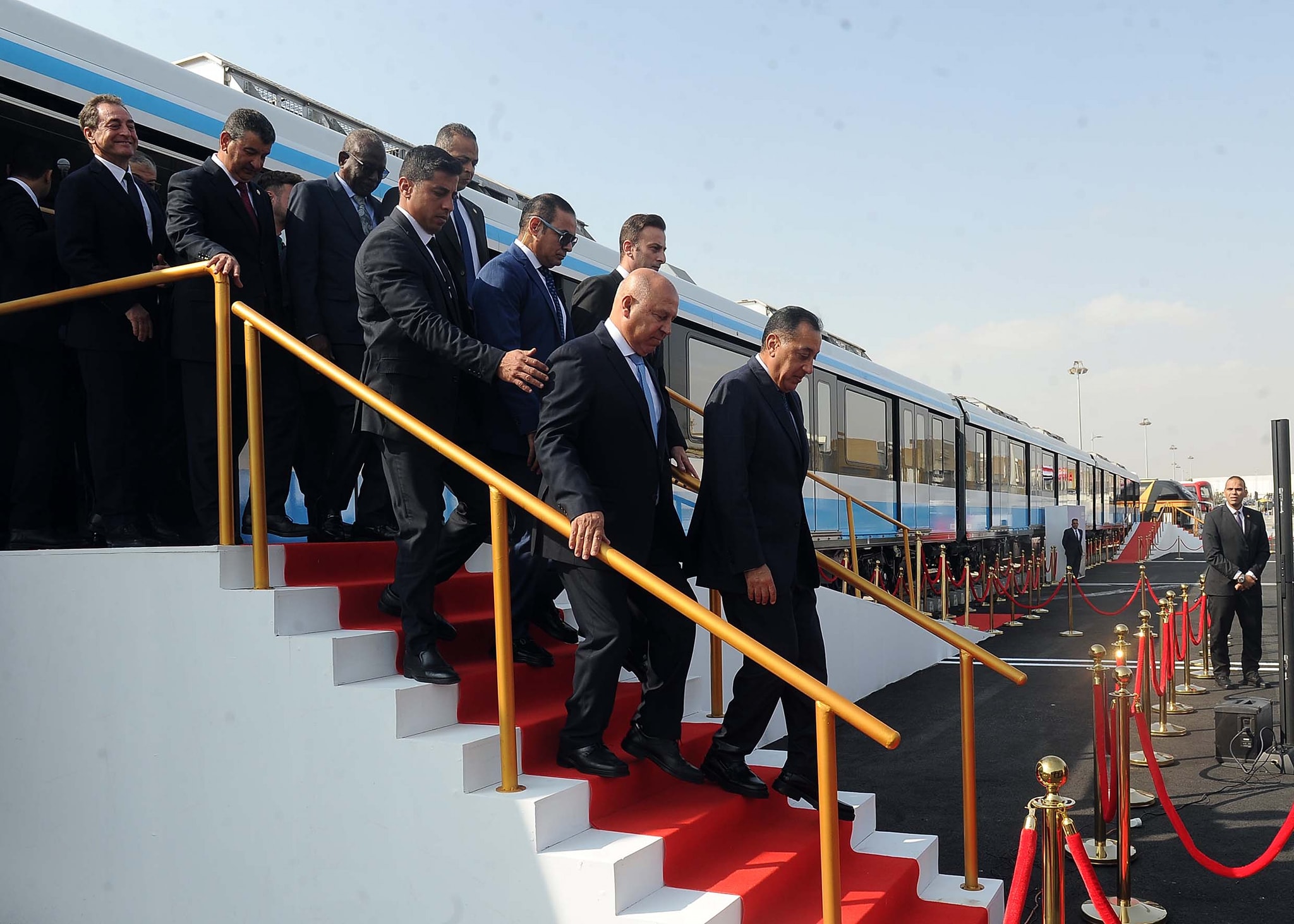 Egyptian prime minister checks amphibious bus and locally manufactured transport models at TransMEA 4