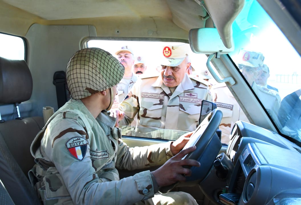 Army chief of staff inspects security measures on western border 9