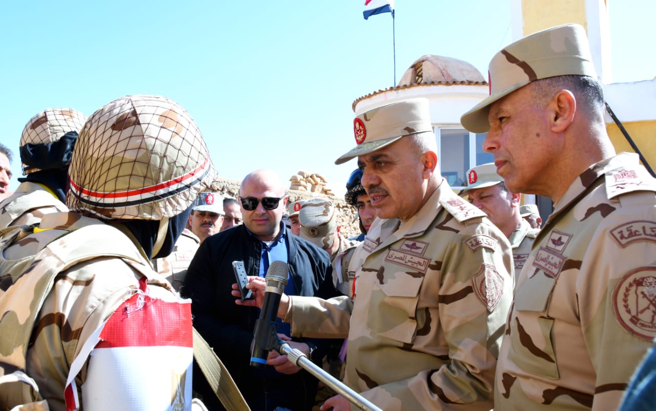 Army chief of staff inspects security measures on western border 6
