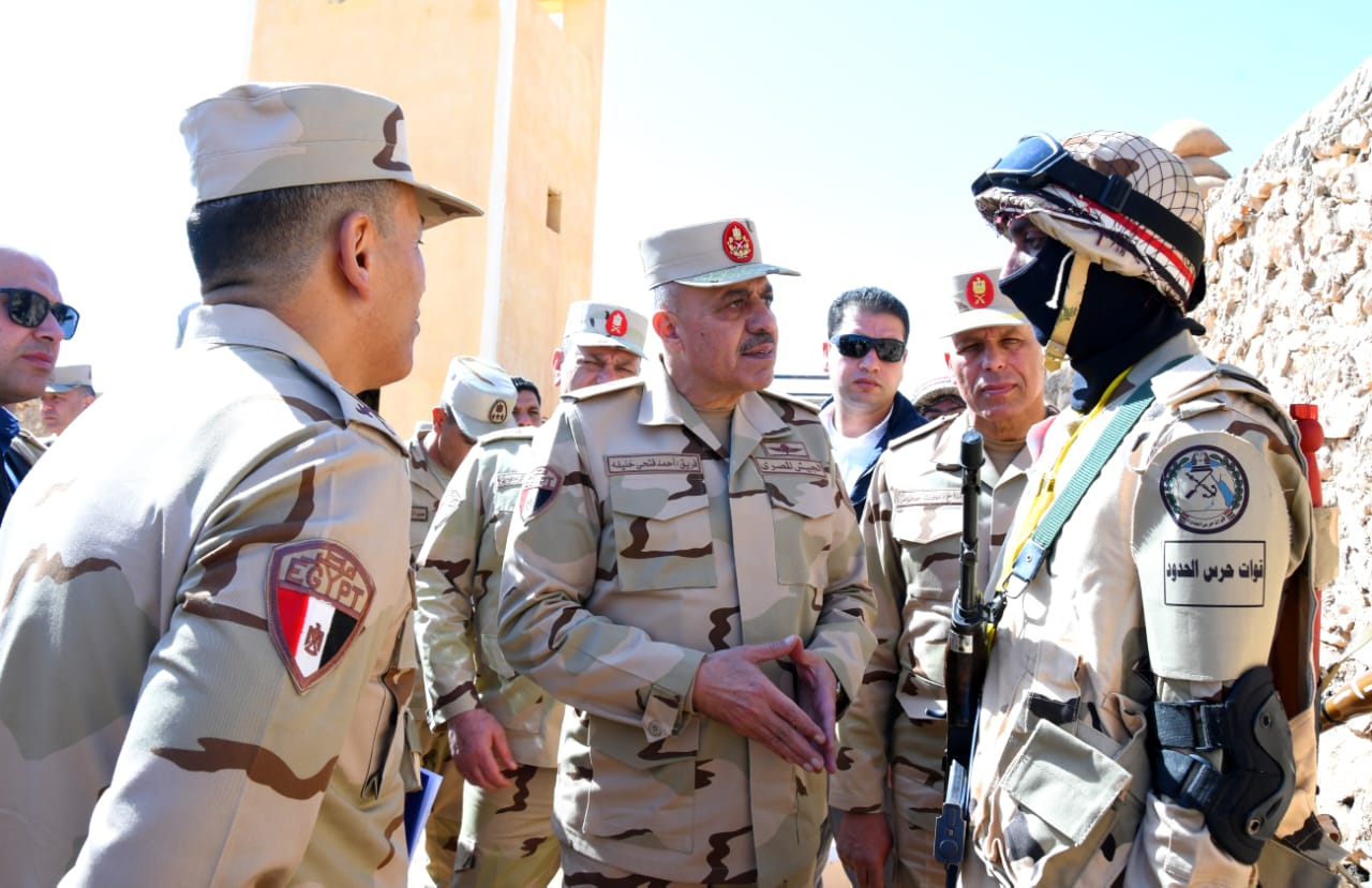 Army chief of staff inspects security measures on western border 5