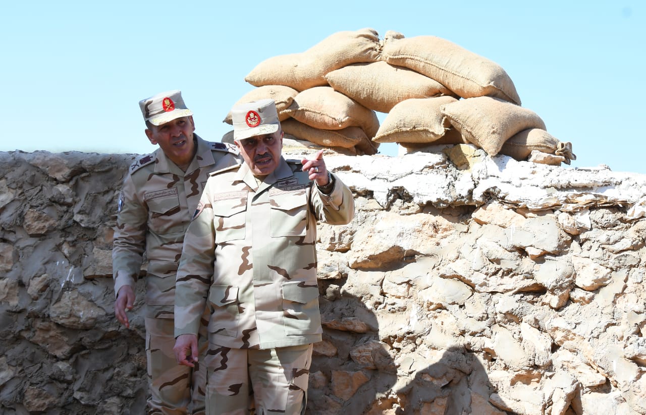 Army chief of staff inspects security measures on western border 7