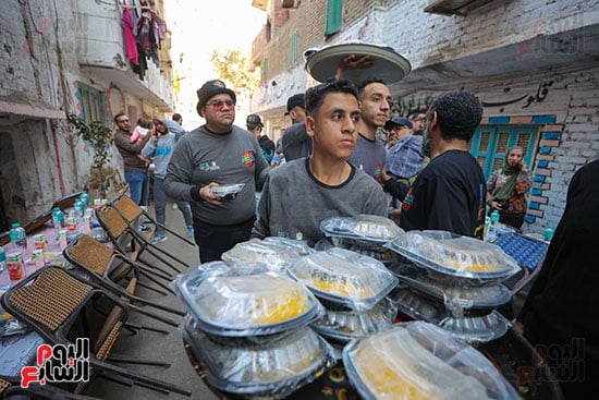 Thousands gather for grand annual Ramadan iftar in Matariya 9