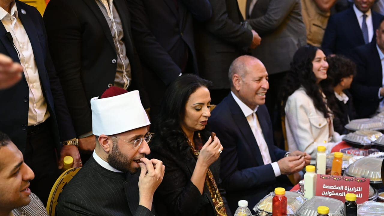Social solidarity minister joins Egypt’s largest street iftar in Matariya 2