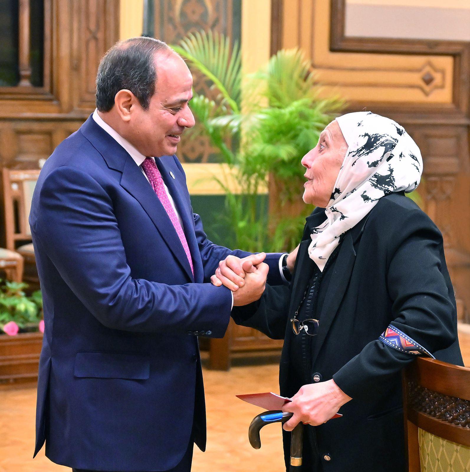 Sisi meets with Egyptian female ministers and leaders amid Mothers Day celebrations 2