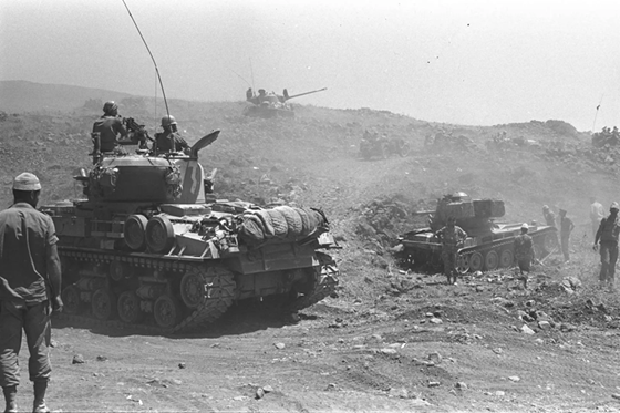 tanks-Israeli-Golan-Heights-Six-Day-War-Arab-June-10-1967_jpg