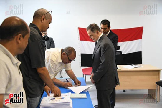 40502-وزير-الداخلية-يدلي-بصوته-في-انتخابات-مجلس-الشيوخ-(2)