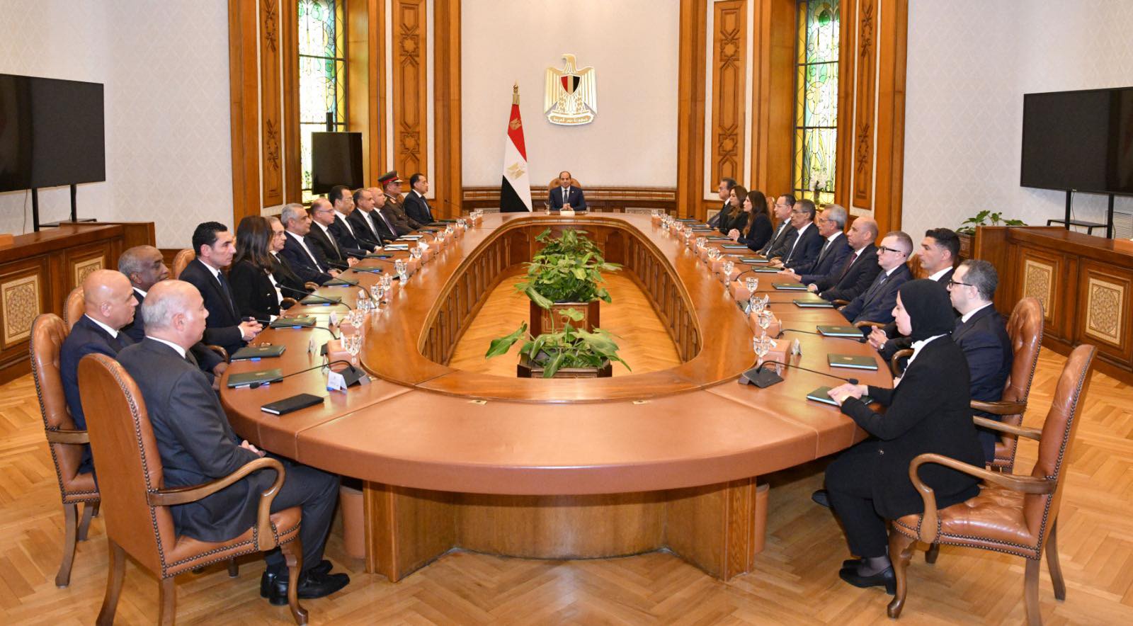 Sisi meets new ministers in the Cabinet