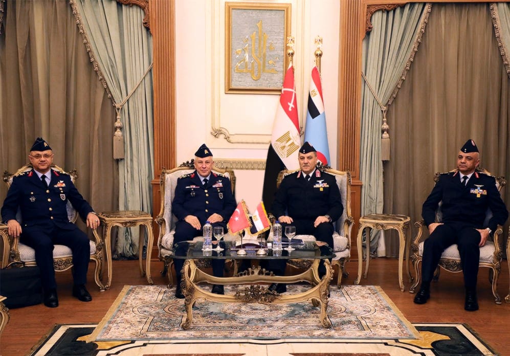Egypt and Turkish air force commanders meet in Egypt 3