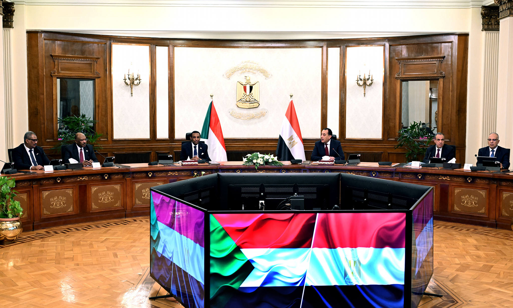 Egypt and Sudan prime ministers meet in Cairo