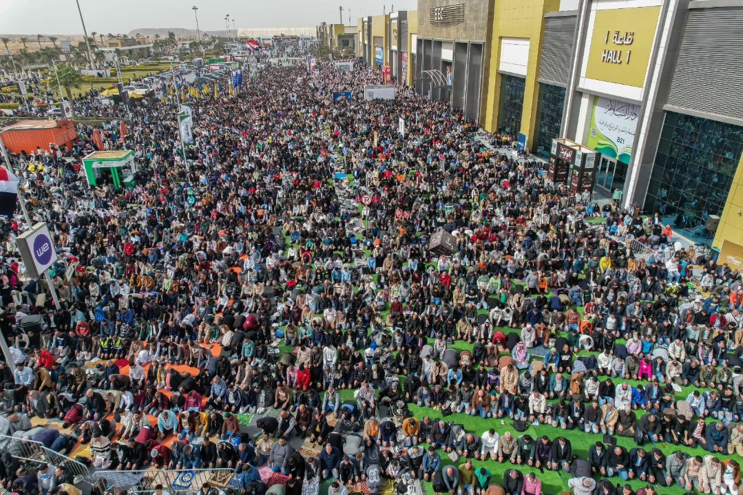 Cairo book fair holds Friday prayers for visitors