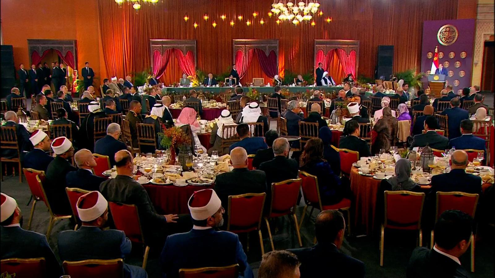 Sisi talks to attendance at family iftar