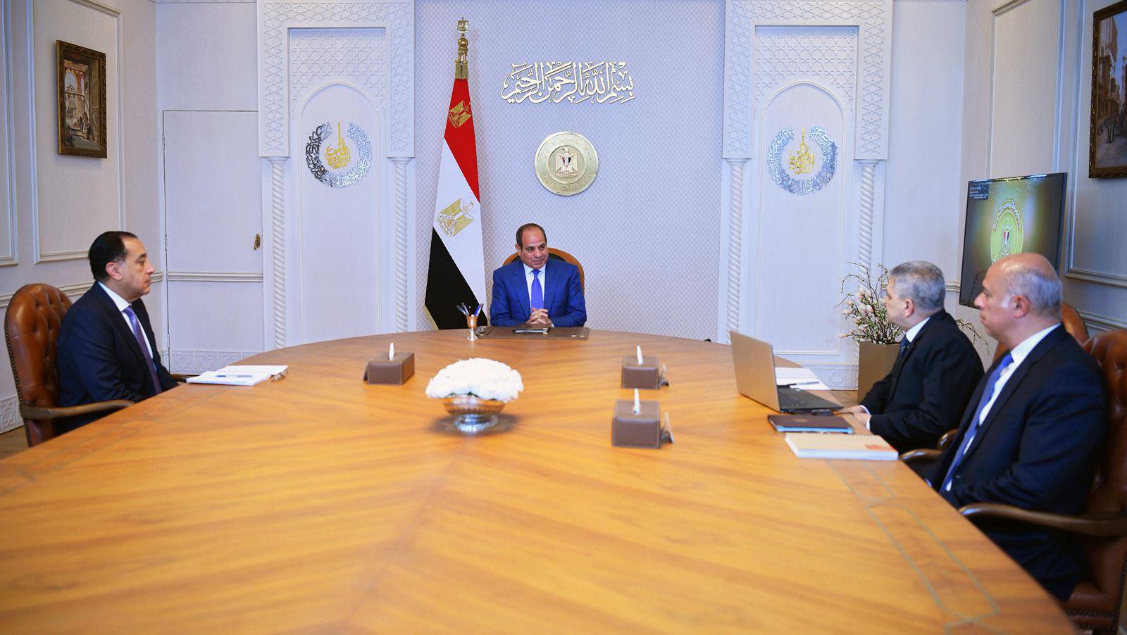 Sisi meets prime minister and Suez Canal chief