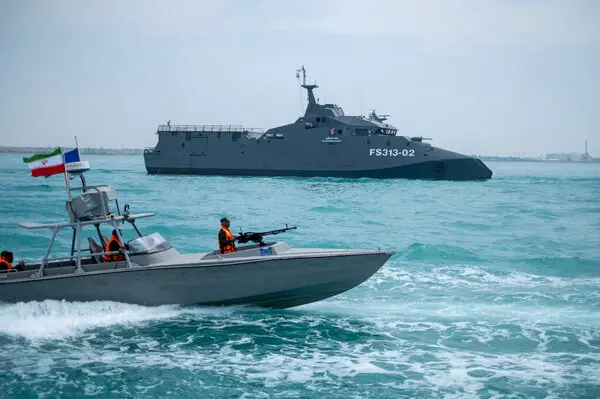 16iran-IRGC-Navy-01-wblj-articleLarge