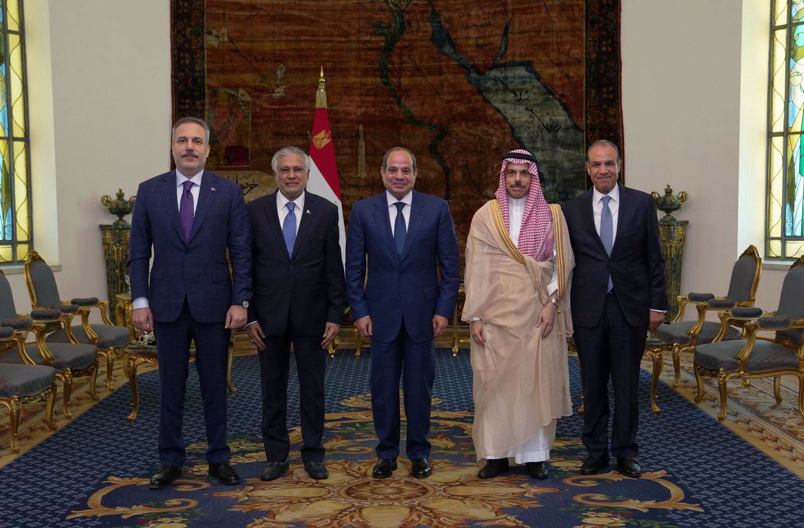 El Sisi meets with foreign ministers of Egypt Turkiye Pakistan and Saudi Arabia