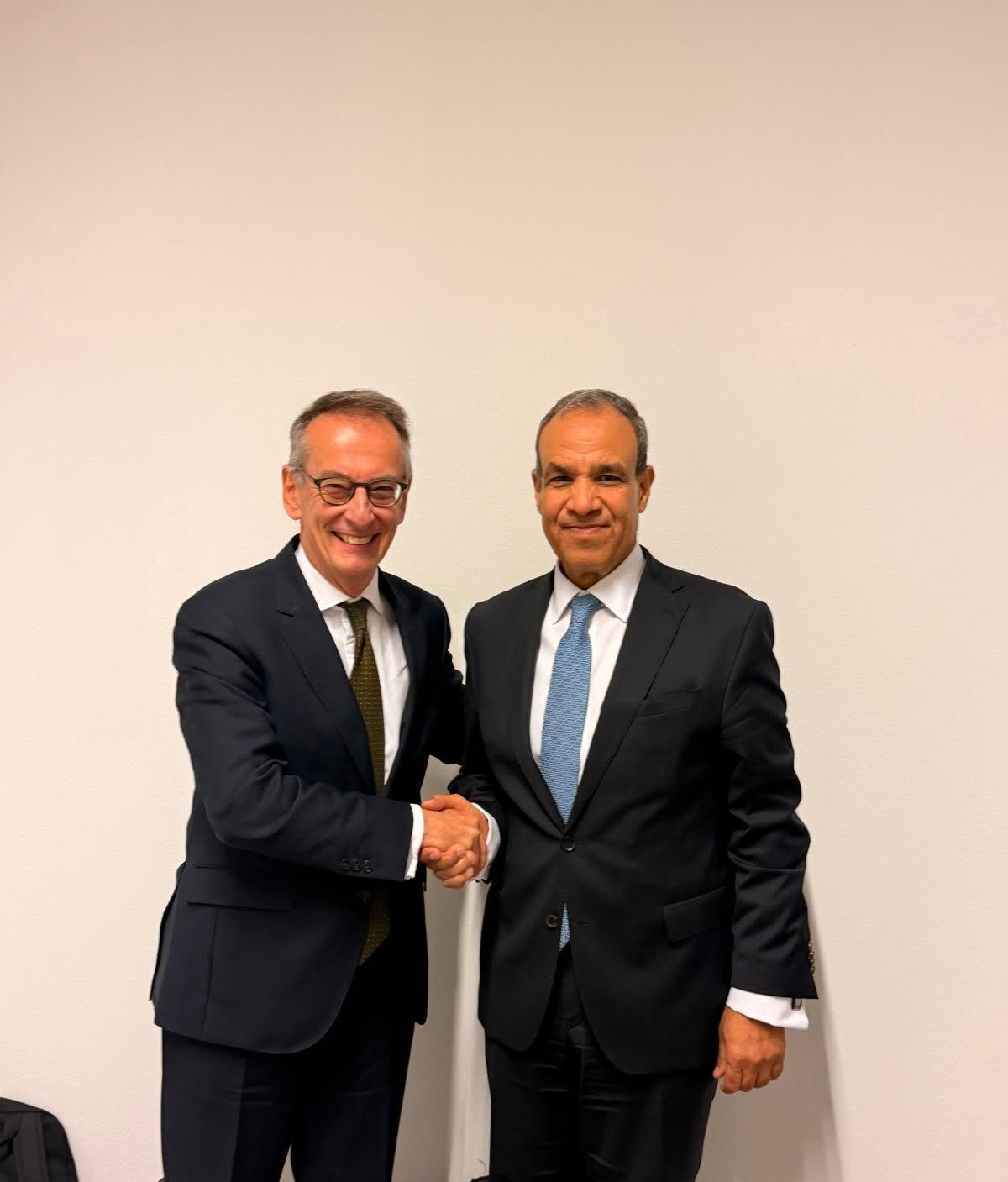 Egypt FM meets EBRD Vice President for Banking Matteo Patrone