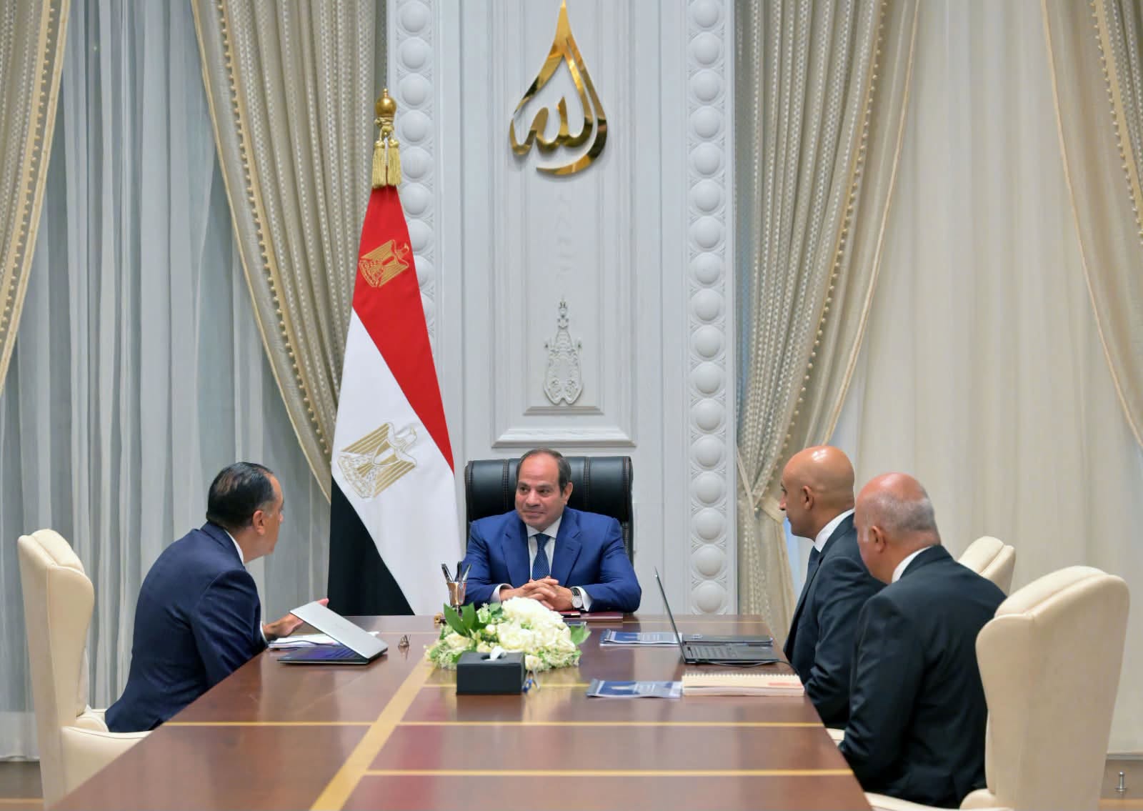 Sisi meets with PM and education minister