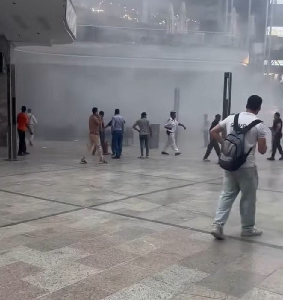 47030-السيطرة-على-حريق-مطعم-داخل-مول-التجمع-(4)