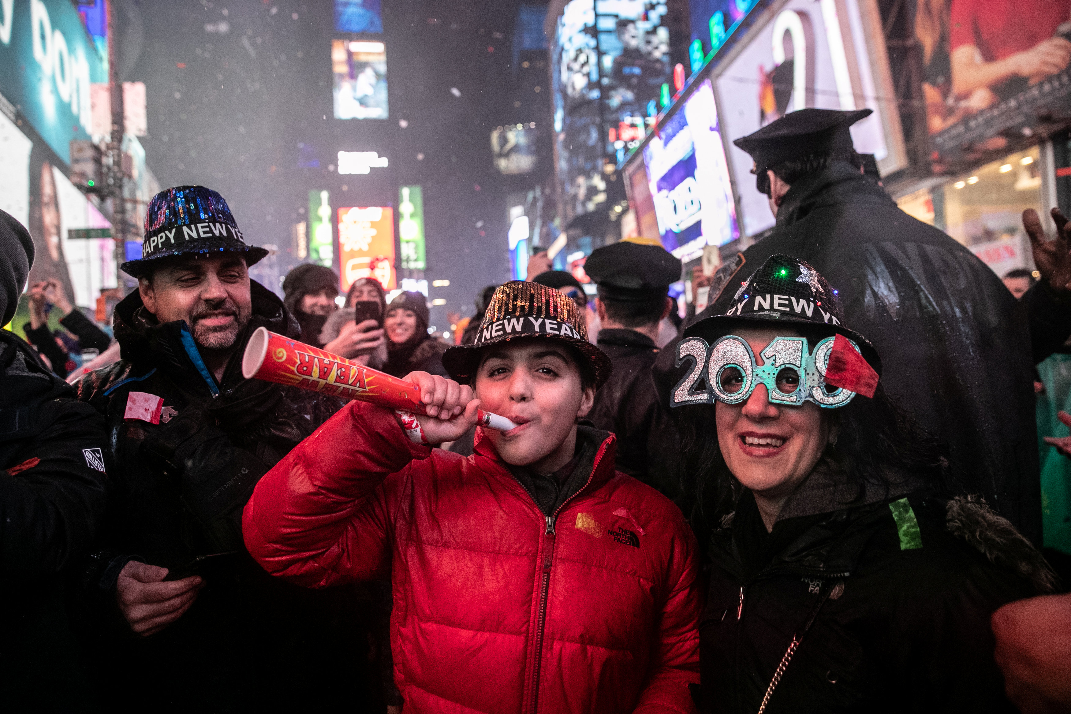 2019-01-01T055833Z_1204502045_RC11062DB420_RTRMADP_3_NEW-YEAR-USA-NEW-YORK