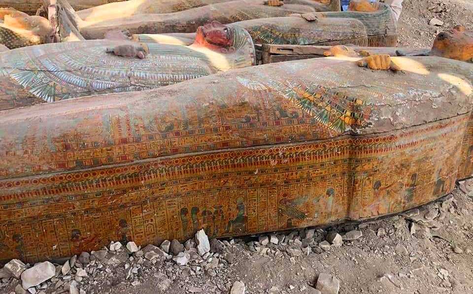 112543-رجال-الترميم-والآثار-ينطلقون-في-عمل-الإسعافات-الأولية-لتوابيت-خبيئة-العساسيف-(3)