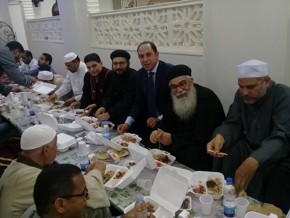 78332-الدين-لله-والوطن-للجميع..-قساوسة-وأقباط-يشاركون-المسلمين-في-افتتاح-المسجد-الكبير-بديروط-في-أسيوط--(4)