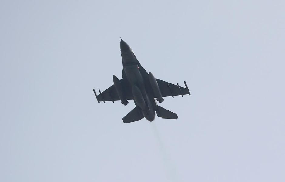 F-16