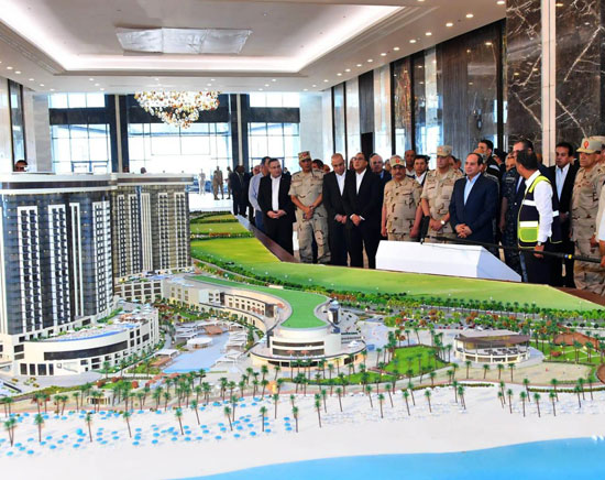 90410-الرئيس-السيسى-يتفقد-ماسة-العلمين-الجديدة-(1)