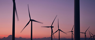 windmills-984137_1920-1400x600